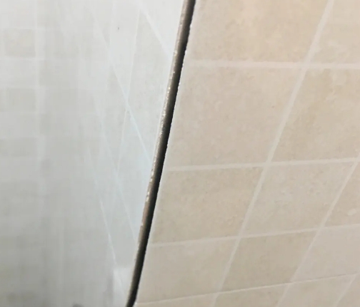 滁州瓷砖空鼓维修公司分享阳台瓷砖脱落的修复过程可以分为以下几个步骤