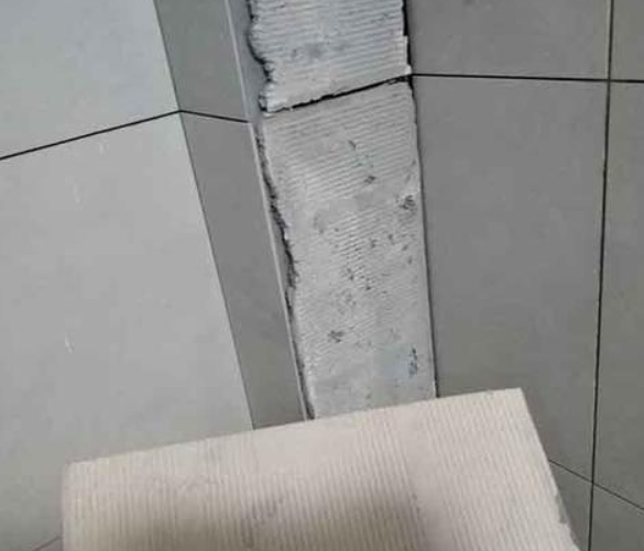 滁州瓷砖空鼓维修公司分享下厨房瓷砖脱落的补救措施。